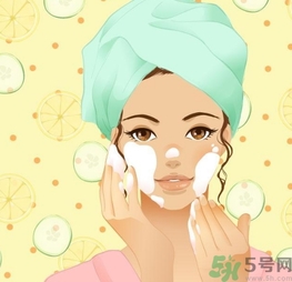 敷完面膜要用洗面奶洗臉嗎？敷完面膜可以用清水洗臉嗎？