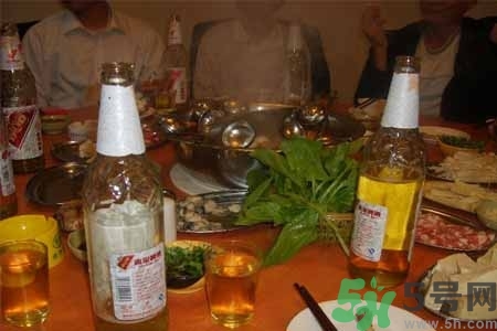 吃火鍋能喝啤酒嗎？吃火鍋喝啤酒對身體好嗎？