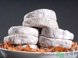 柿餅上的白霜是果肉里折出的什么糖？柿餅上的白霜是什么糖？