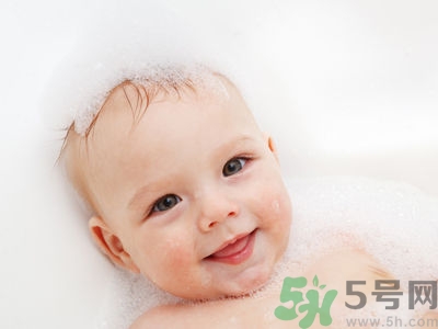 寶寶頭垢是如何產(chǎn)生的？寶寶頭垢怎么去掉？