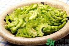 新鮮苦瓜片和干苦瓜片泡水哪個(gè)好？苦瓜片泡水喝的功效