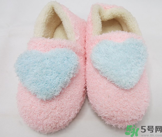 十月份坐月子穿什么鞋？10月份坐月子穿什么鞋？