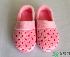 十月份坐月子穿什么鞋？10月份坐月子穿什么鞋？