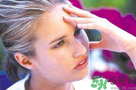 缺什么頭發(fā)會變白？年輕人頭發(fā)變白是缺維生素嗎？