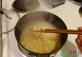 辛拉面是哪個國家的？辛拉面怎么煮好吃？