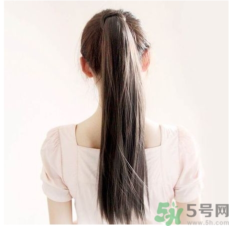 冬天頭發(fā)炸毛怎么辦？冬天頭發(fā)怎么樣減少靜電？