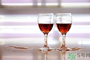 紅酒有沉淀物還能喝嗎,紅酒的沉淀物有影響嗎？