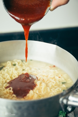 辛拉面是哪個國家的？辛拉面怎么煮好吃？