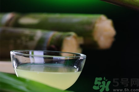新鮮甘蔗汁是綠色的嗎？鮮榨甘蔗汁是什么顏色？