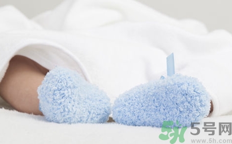 冬天睡覺穿秋衣秋褲好嗎？冬天睡覺是裸睡好還是穿秋衣好？