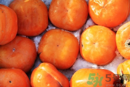 凍柿子一天吃幾個(gè)合適？經(jīng)常吃凍柿子對(duì)身體有什么影響？