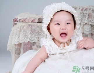 寶寶睡覺翻來覆去是怎么回事？寶寶睡覺喜歡亂動怎么辦？