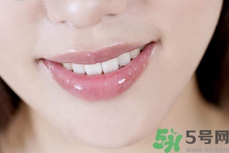 嘴巴起皮吃什么蔬菜好？嘴巴起皮吃什么好的快？