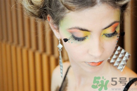 打耳洞疼不疼？怎樣打耳洞不疼？