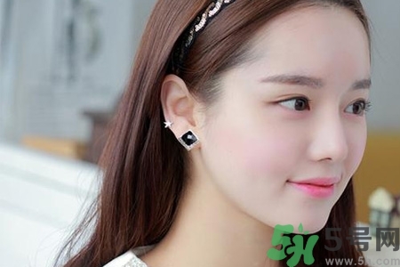 打耳洞的注意事項(xiàng)有哪些？女生打耳洞前需要注意什么？