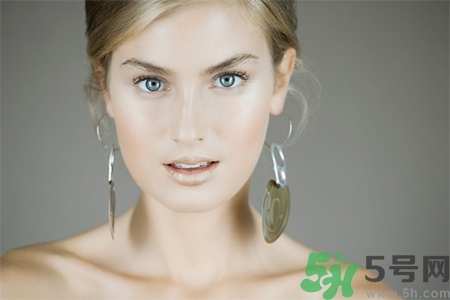 打耳洞的注意事項(xiàng)有哪些？女生打耳洞前需要注意什么？