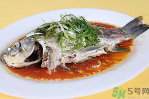 鯽魚死了一夜能吃嗎？鯽魚死了一天能吃嗎？