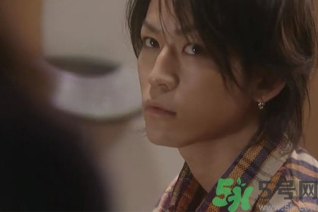 男生打耳洞有什么含義嗎？男生打耳洞有什么講究嗎？