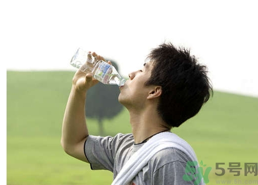 多喝水皮膚會變好嗎？喝多少水皮膚會變好？