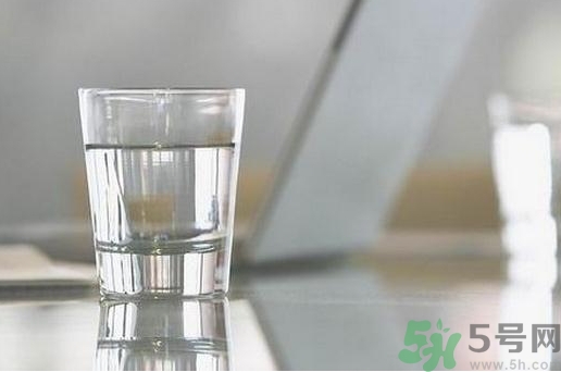 多喝水皮膚會變好嗎？喝多少水皮膚會變好？