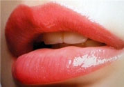 嘴巴起皮很干怎么辦？嘴巴起皮很干怎么回事？