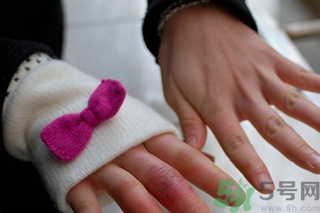 長(zhǎng)凍瘡可以擦風(fēng)油精嗎？風(fēng)油精對(duì)凍瘡真的有效嗎？