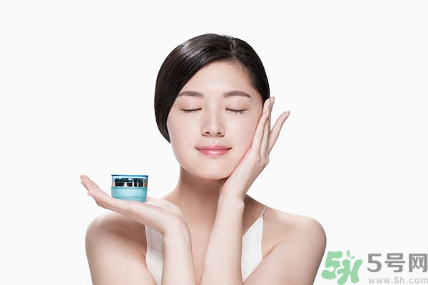 保濕霜什么時候用？保濕霜怎么用？