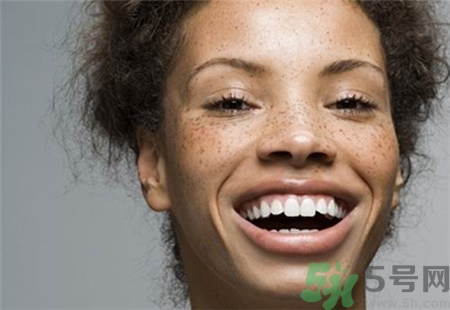 皮膚缺水有哪些癥狀?皮膚缺水會導(dǎo)致哪些問題?