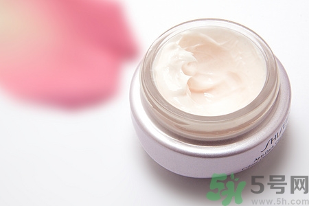 精油可以去黑眼圈嗎?什么精油去黑眼圈 精油可以去黑眼圈嗎?什么精油去黑眼圈