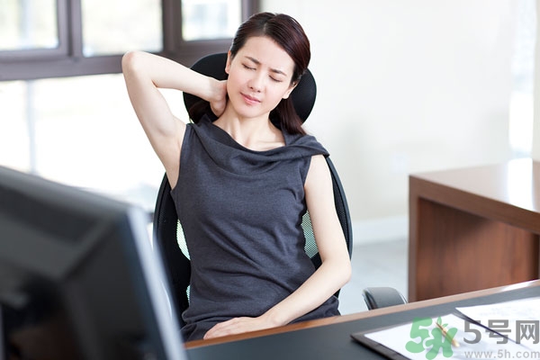 脖子扭了怎么辦?脖子扭了熱敷還是冷敷 脖子扭了怎么辦?脖子扭了熱敷還是冷敷