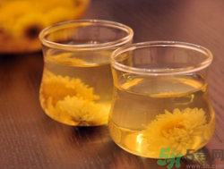 菊花茶可以加蜂蜜嗎？菊花茶喝蜂蜜能一起喝嗎？