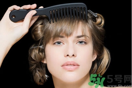 睡前能梳頭嗎？睡覺(jué)前梳頭會(huì)影響睡眠嗎？