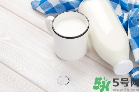 核桃奶和純牛奶哪個(gè)營(yíng)養(yǎng)價(jià)值比較高？核桃奶和純牛奶的區(qū)別