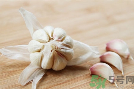 寶寶咳嗽喝大蒜水有用嗎？小孩咳嗽能喝大蒜水嗎？