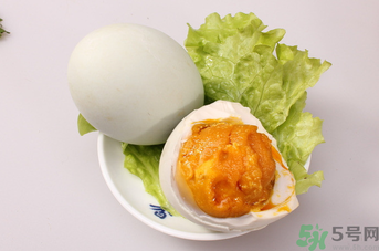 鴨蛋不能和什么一起吃？鴨蛋不能與什么食物同食？