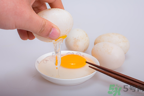 雞蛋和鴨蛋可以一起吃嗎？雞蛋和鴨蛋可以一起炒嗎？