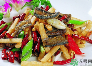 黃鱔的營養(yǎng)價(jià)值 黃鱔的功效與作用 黃鱔的營養(yǎng)價(jià)值 黃鱔的功效與作用