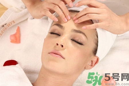 經(jīng)常面部刮痧好嗎？經(jīng)常面部刮痧對(duì)皮膚有傷害嗎？