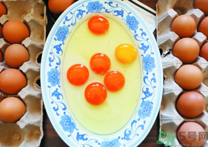 雞蛋黃發(fā)紅是怎么回事？雞蛋黃發(fā)紅可以吃嗎？