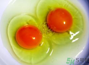 雞蛋黃發(fā)紅是怎么回事？雞蛋黃發(fā)紅可以吃嗎？