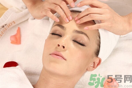 面部刮痧可以祛斑嗎？面部刮痧真的能淡化斑嗎？