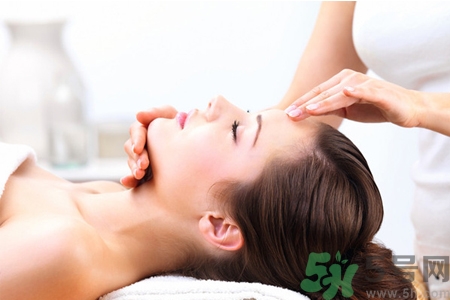 面部刮痧可以祛痘印嗎？面部刮痧真的能祛痘印嗎？