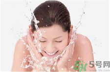 洗手液能洗臉嗎?用洗手液洗臉好嗎?