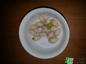 白果可以放微波爐嗎？白果放微波爐轉(zhuǎn)幾分鐘？