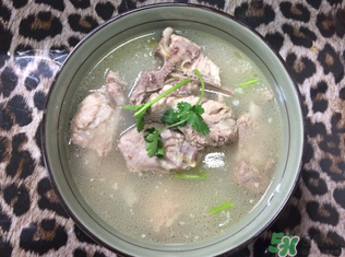 煮排骨用涼水還是熱水？燉排骨用熱水好還是涼水好？