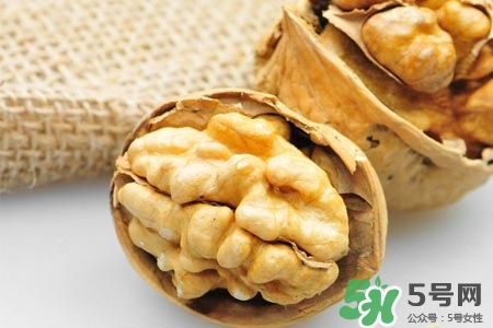 吃核桃可以長(zhǎng)頭發(fā)嗎？吃核桃對(duì)長(zhǎng)頭發(fā)有用嗎？