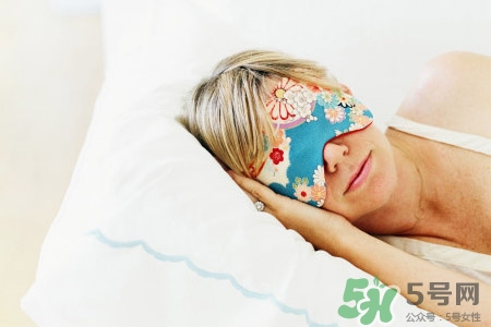 睡覺時突然抽搐怎么回事？睡覺時突然抽搐一下是什么原因？