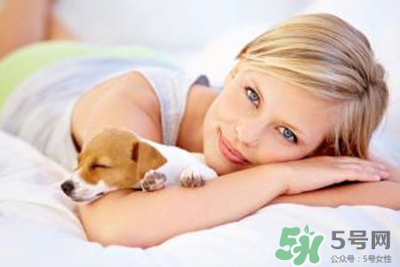 女生睡覺打鼾正常嗎？女生睡覺打鼾怎么辦？