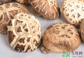 干香菇和鮮香菇的區(qū)別？干香菇和鮮香菇哪個(gè)好？