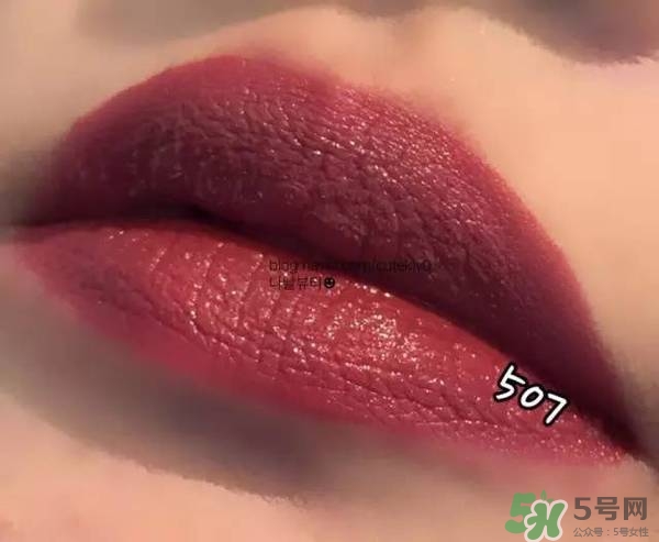 阿瑪尼小胖丁唇釉哪個(gè)色最火？阿瑪尼小胖丁唇釉保留了紅管的哪個(gè)色？